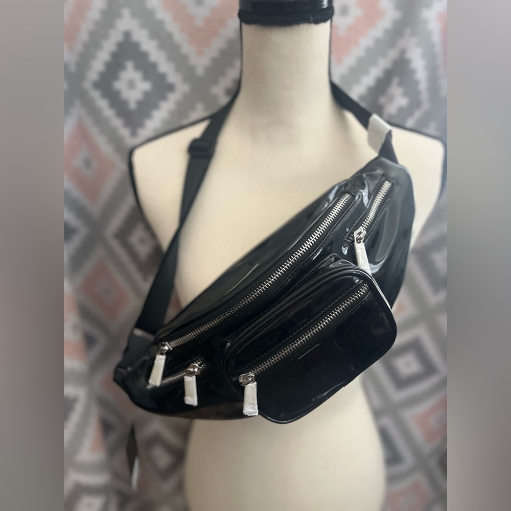 Fanny pack múltiple pockets brand new